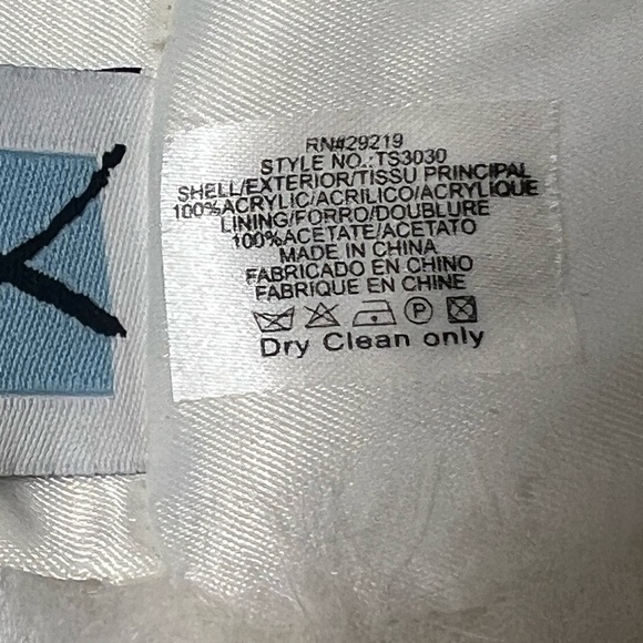 NWT BETMAR New York faux fur neck warmer winter white scarf - Picture 10 of 11